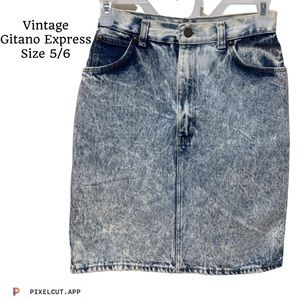 Vintage 90’s Size 5 / 6 Super High Waisted Acid Wash Slit in back 100% Cotton